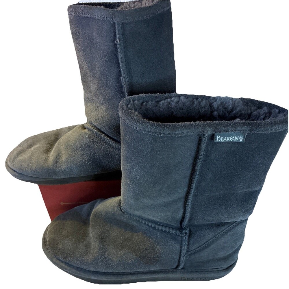 Womens Size 8 Bearpaw Boots Gray.  Some Discoloring On Left Boot.
